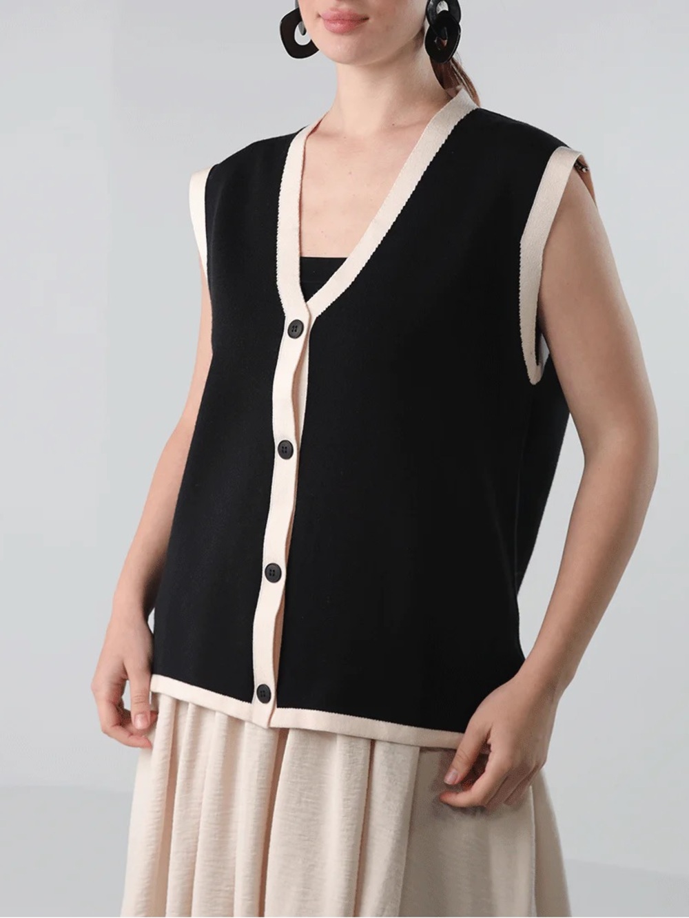 Amazon Essentials Black Knit Button-Front Vest with Cream Trim